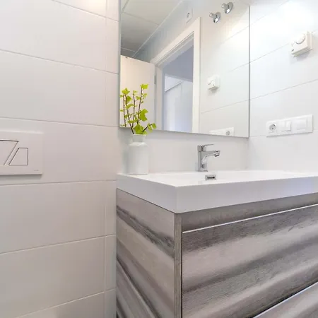 Διαμέρισμα Modern Holiday With Spacious Terrace *