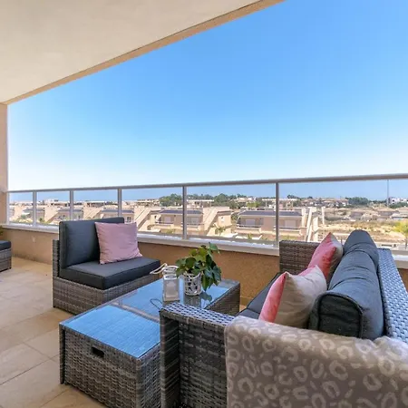 Modern Holiday With Spacious Terrace Τορεβιέχα