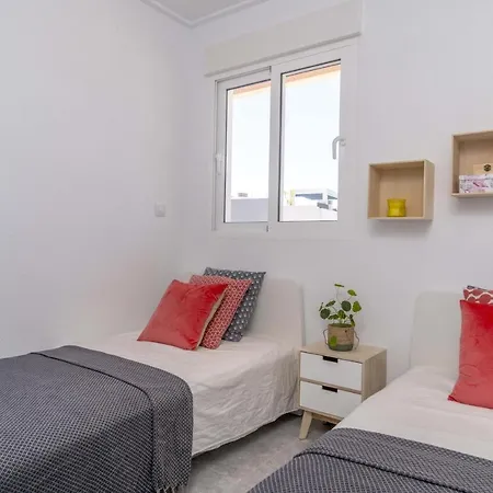 Διαμέρισμα Modern Holiday With Spacious Terrace Τορεβιέχα