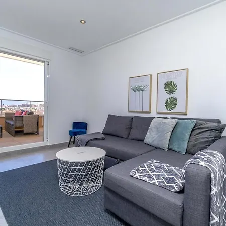 Modern Holiday With Spacious Terrace Apartment *