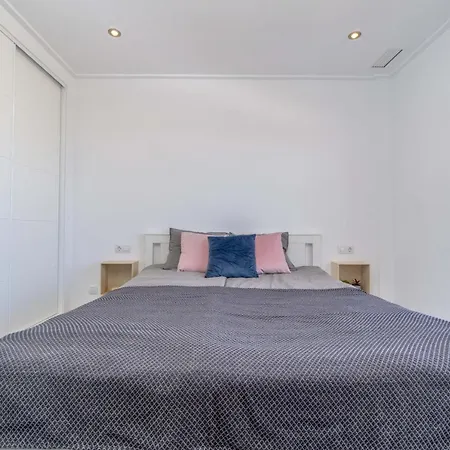 Apartment Modern Holiday With Spacious Terrace *