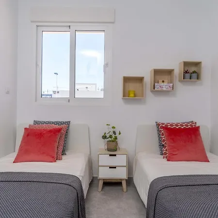 Modern Holiday With Spacious Terrace Apartment *